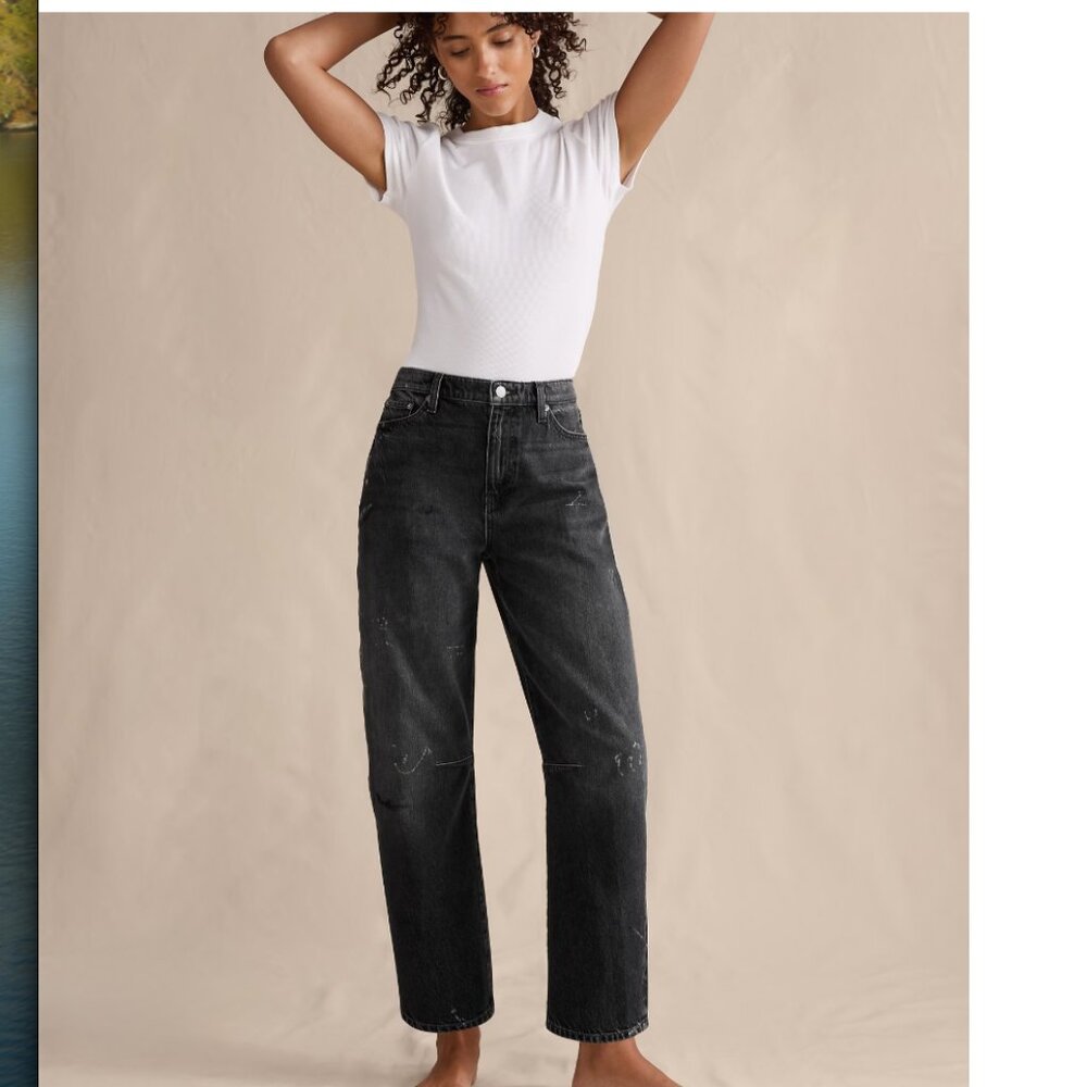 Banana Republic Mid-Rise Barrel Ankle Jean – Black (Women’s 26 / 2) 🖤